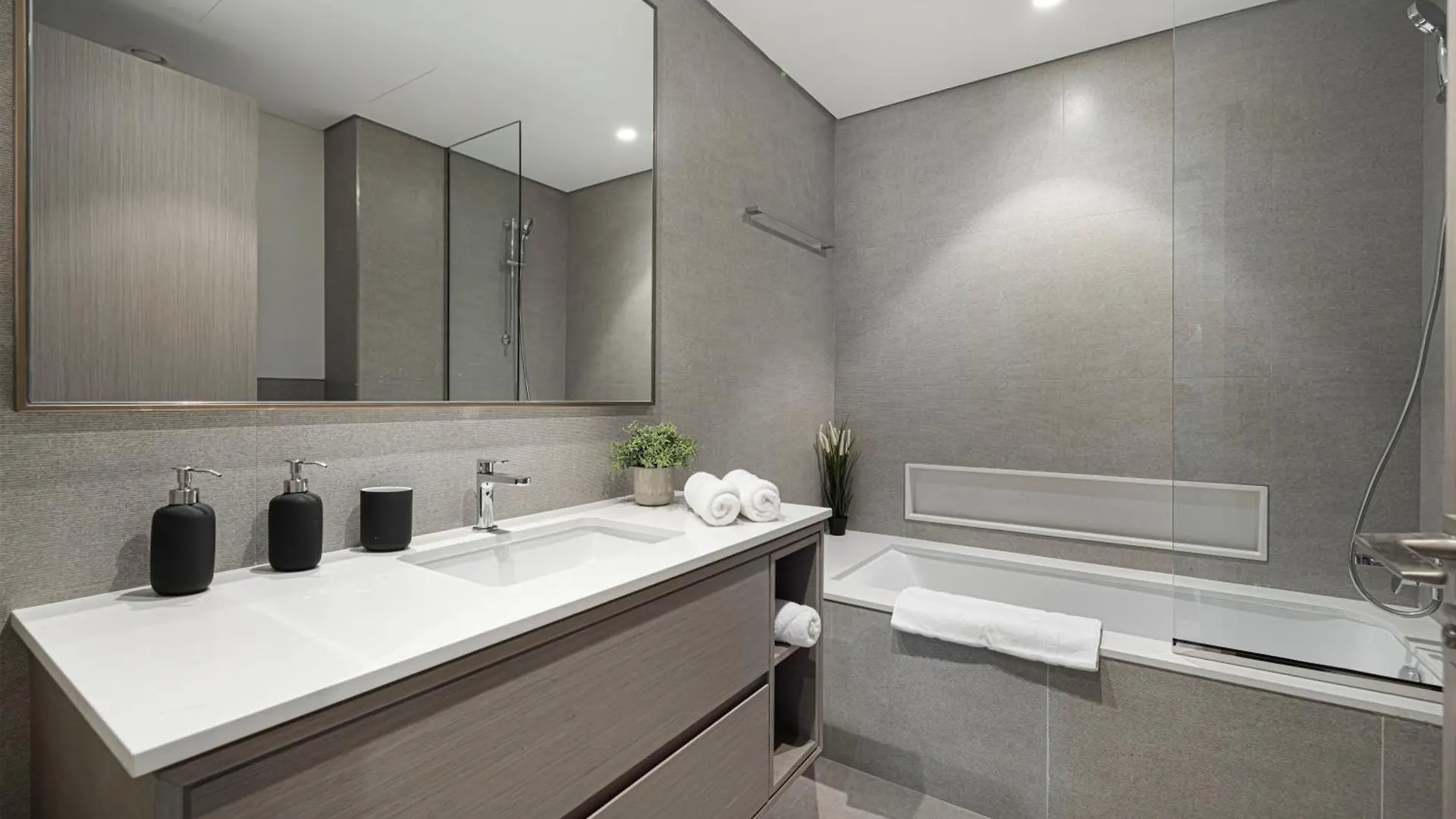 Skyhigh 2Br Burj Views Steps To Dubai Mall