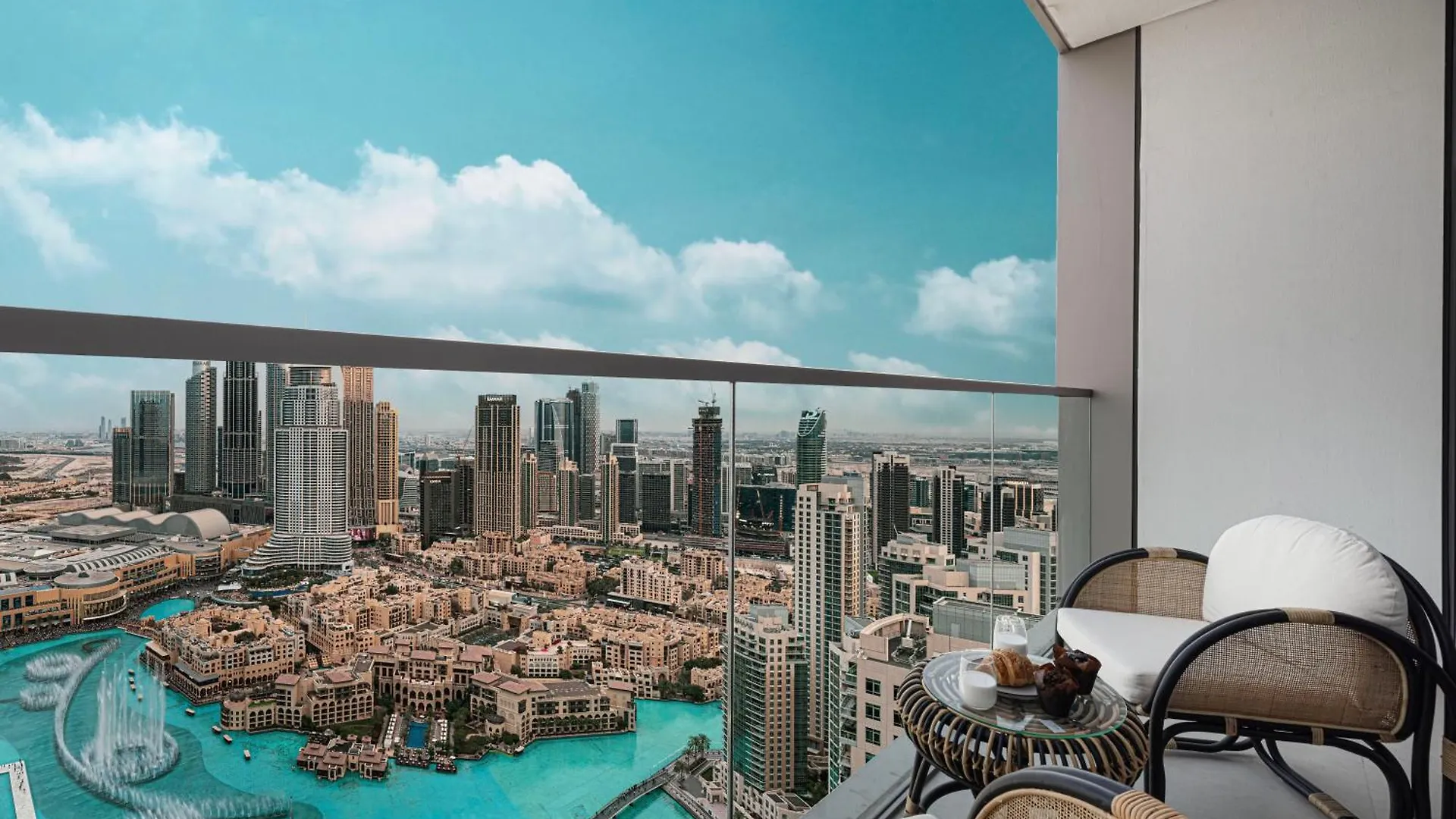 Apartment Skyhigh 2Br Burj Views Steps To Dubai Mall